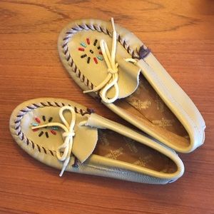 KIDS Minnetonka Moccasin SIZE 2